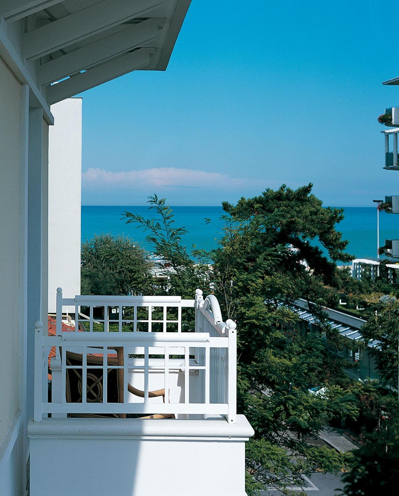 Hotel Maestrale Riccione Exterior foto